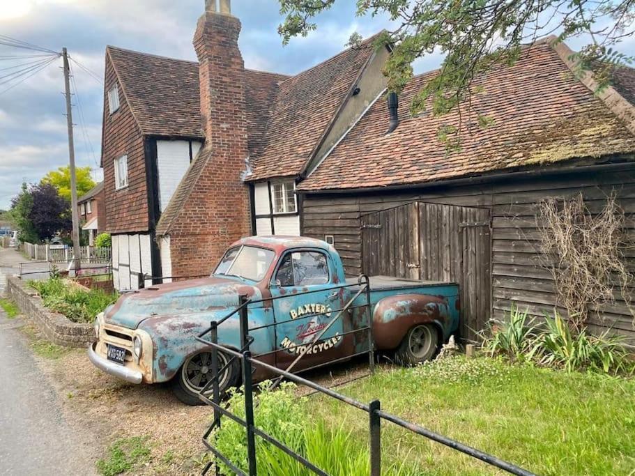 White Hill Lodge - Rustic Cabin Set In A Stunning Meadow Sevenoaks Eksteriør billede