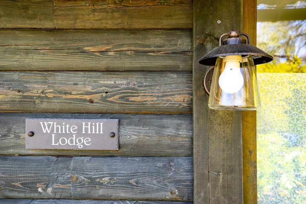 White Hill Lodge - Rustic Cabin Set In A Stunning Meadow Sevenoaks Eksteriør billede