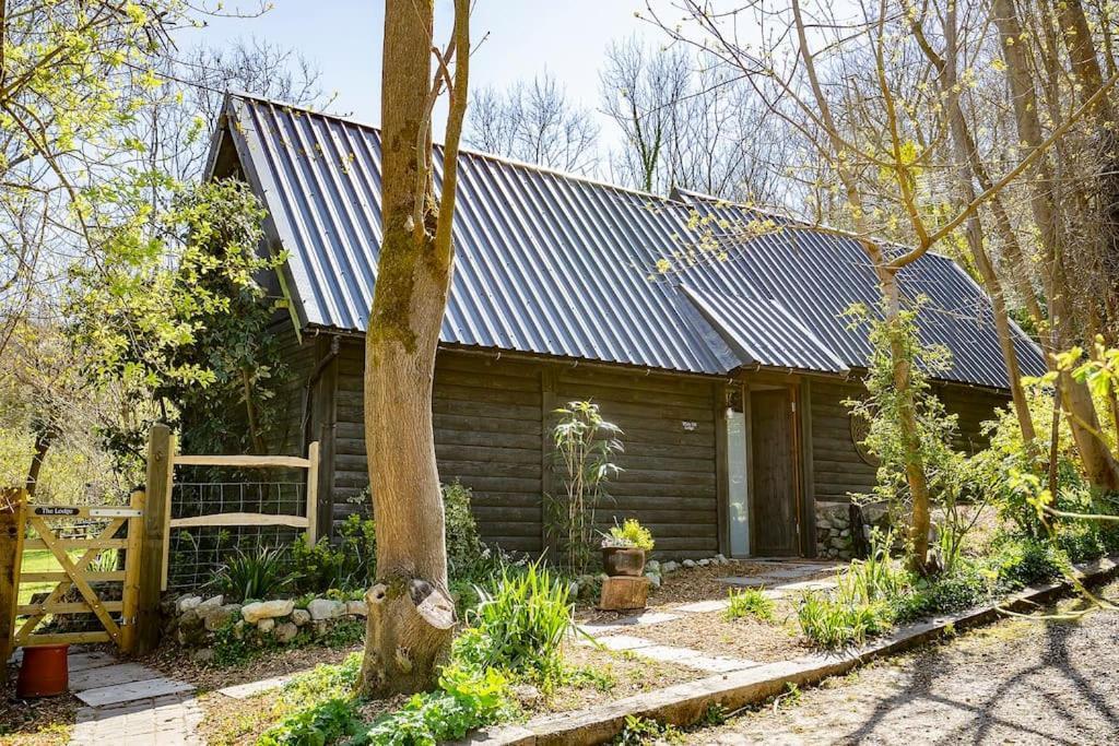 White Hill Lodge - Rustic Cabin Set In A Stunning Meadow Sevenoaks Eksteriør billede